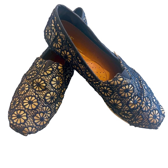 Toms Classic Crochet Gold Navy Glitter Canvas Shoes 7.5 EUC Slip On Ballet Flats - Picture 2 of 7